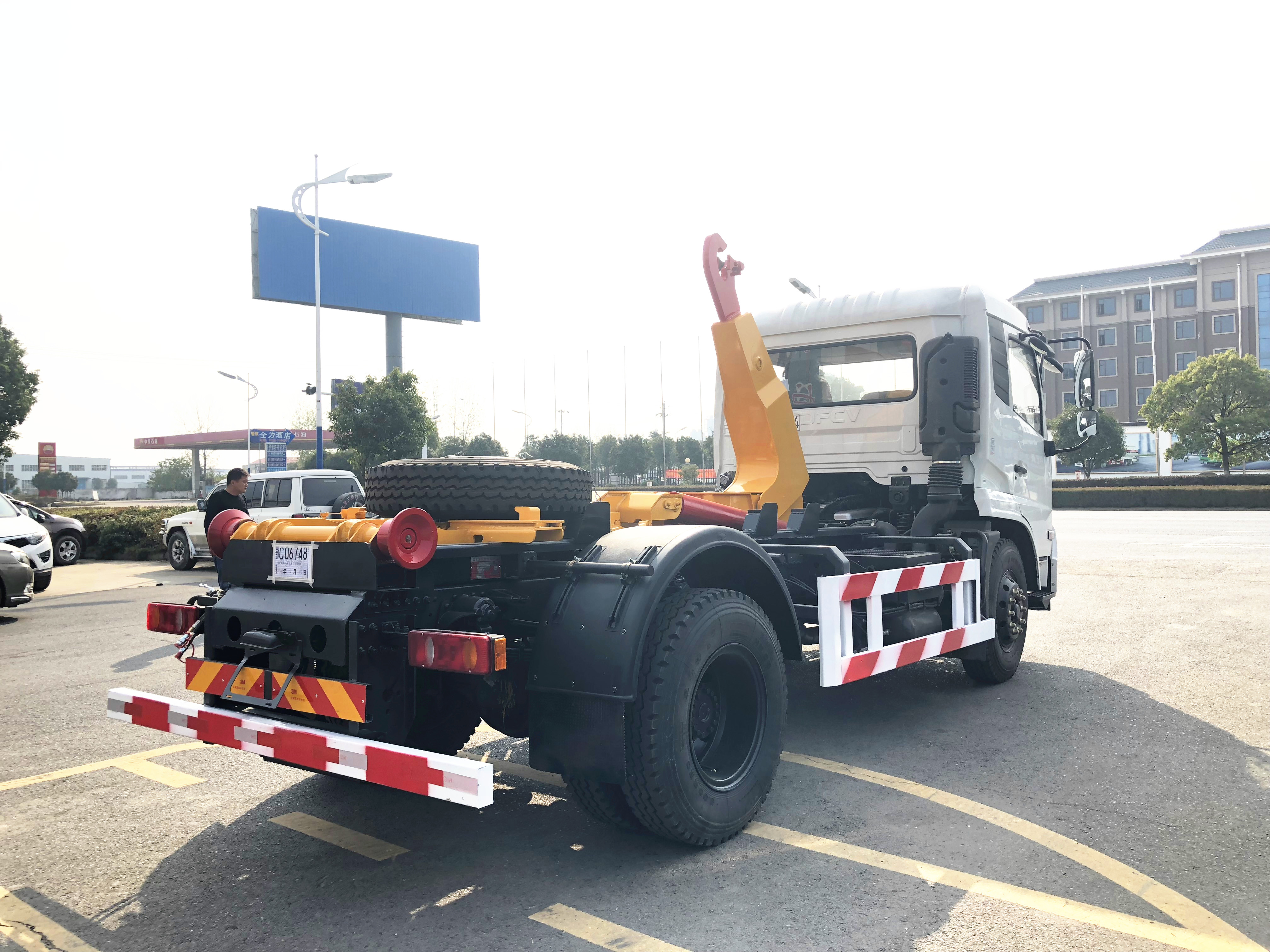 12噸東風(fēng)天錦折臂式垃圾車