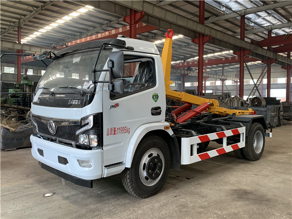 8噸東風(fēng)多利卡D7勾臂車（黃牌）