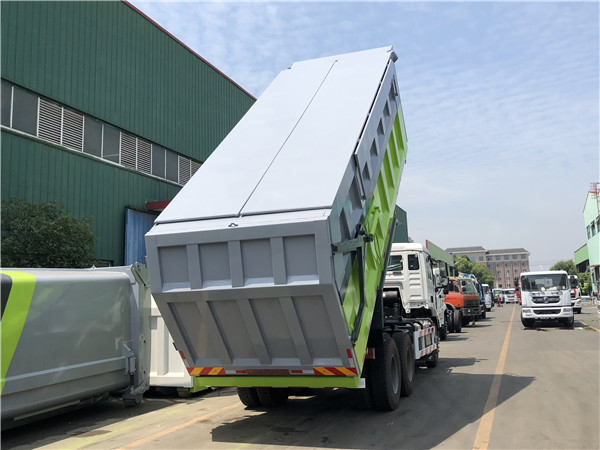 東風天龍垃圾轉運車