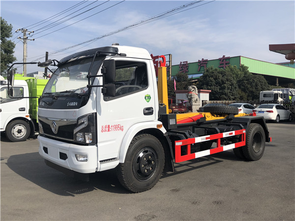 5噸東風多利卡D7勾臂垃圾車